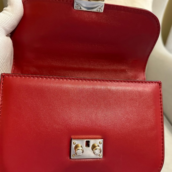 Valentino Garavani Shoulder Bag - Red
Lock Rockstud-Trim Flap Bag - Picture 5 of 5